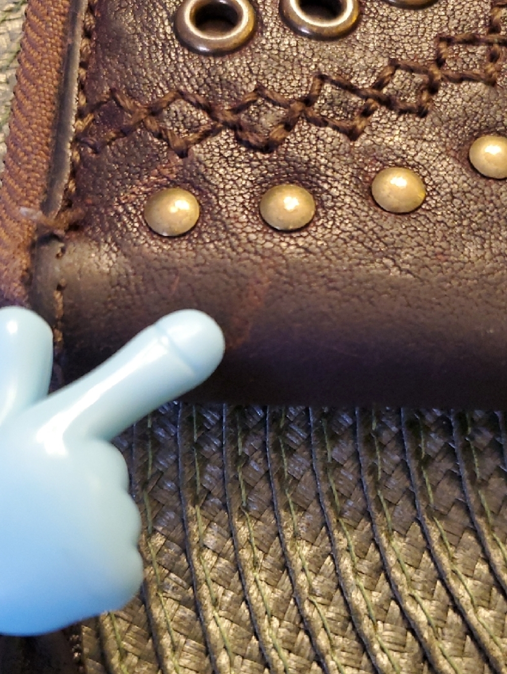 Fossil Studded Brown Leather Wallet - Picture 9 of 12